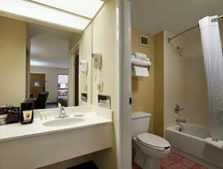 Super 8 By Wyndham Motel